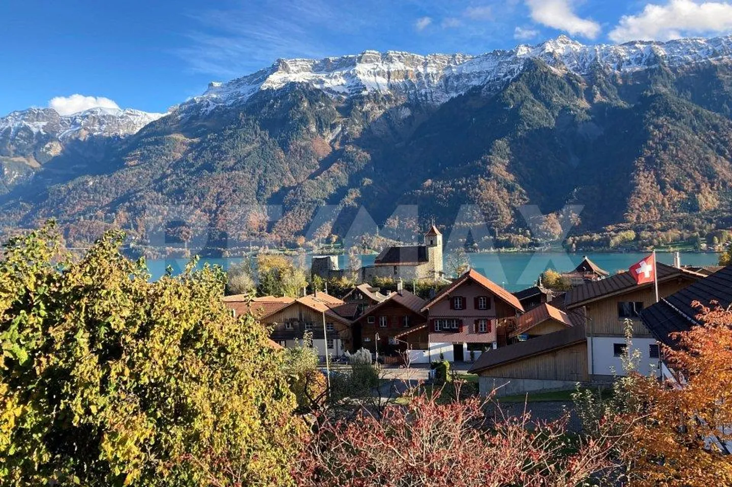 Geräumiges Familienhaus mit Seeblick - Foto 1 von 13