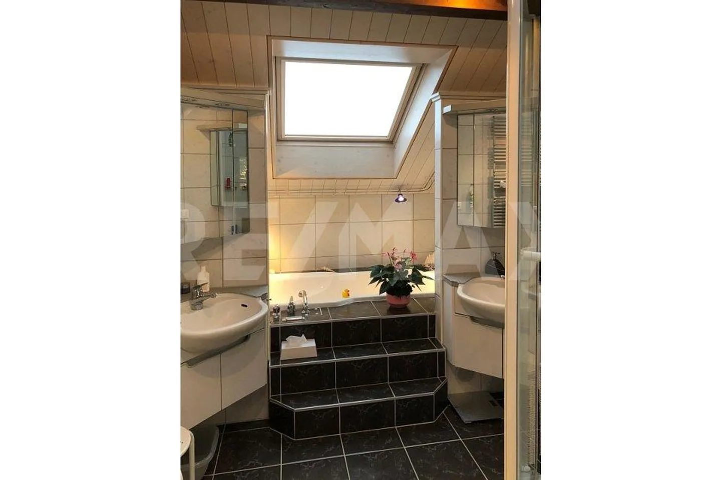 Geräumiges Familienhaus mit Seeblick - Foto 13 von 13