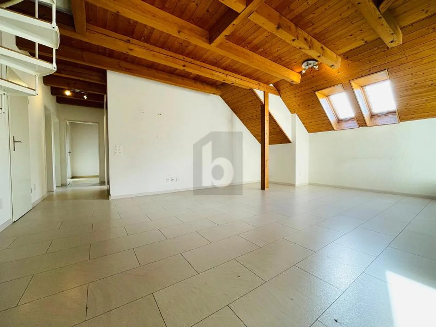 LÄNDLICH MIT TRAUMHAFTER WEITSICHT - Foto 2 von 6