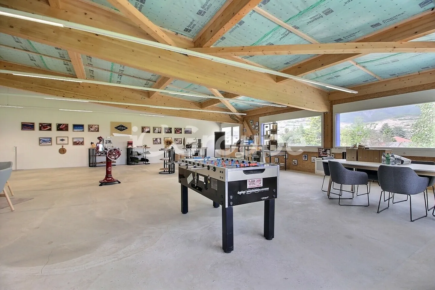 New commercial hall for rent on Route de la Californie 46. - Photo 2 of 8