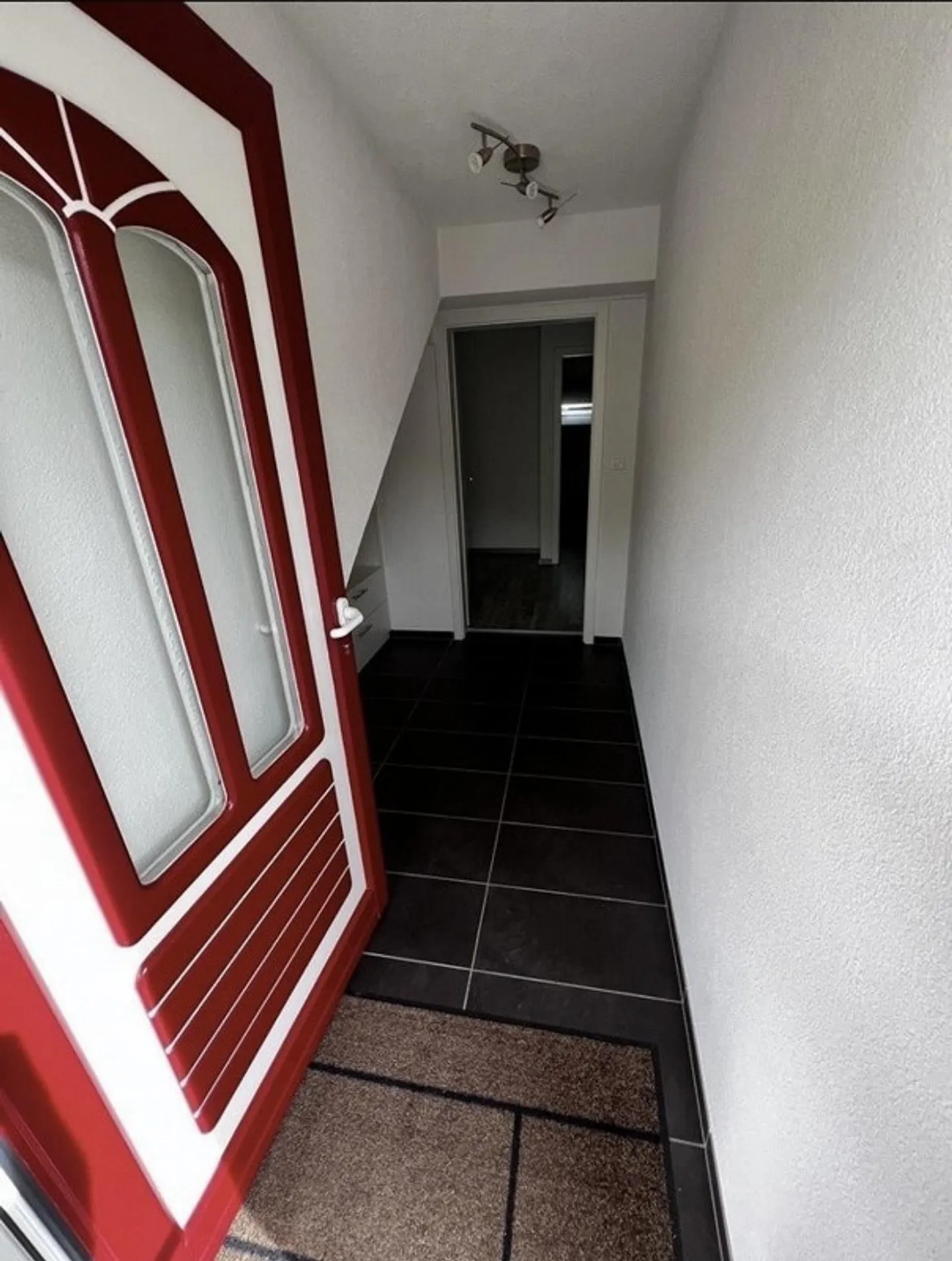 3.5 Room Apartment - Photo 1 of 10