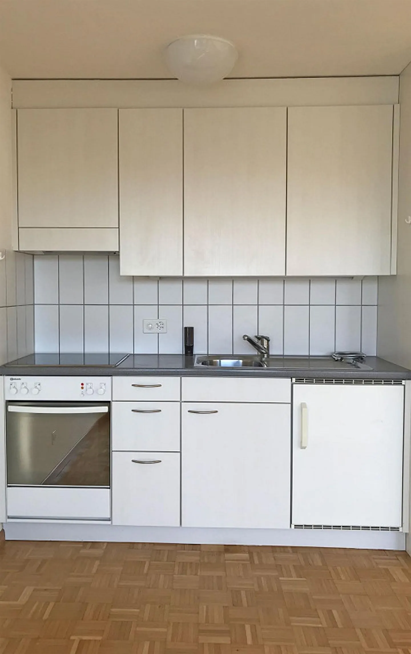 Cozy Single Apartment - Photo 4 of 6