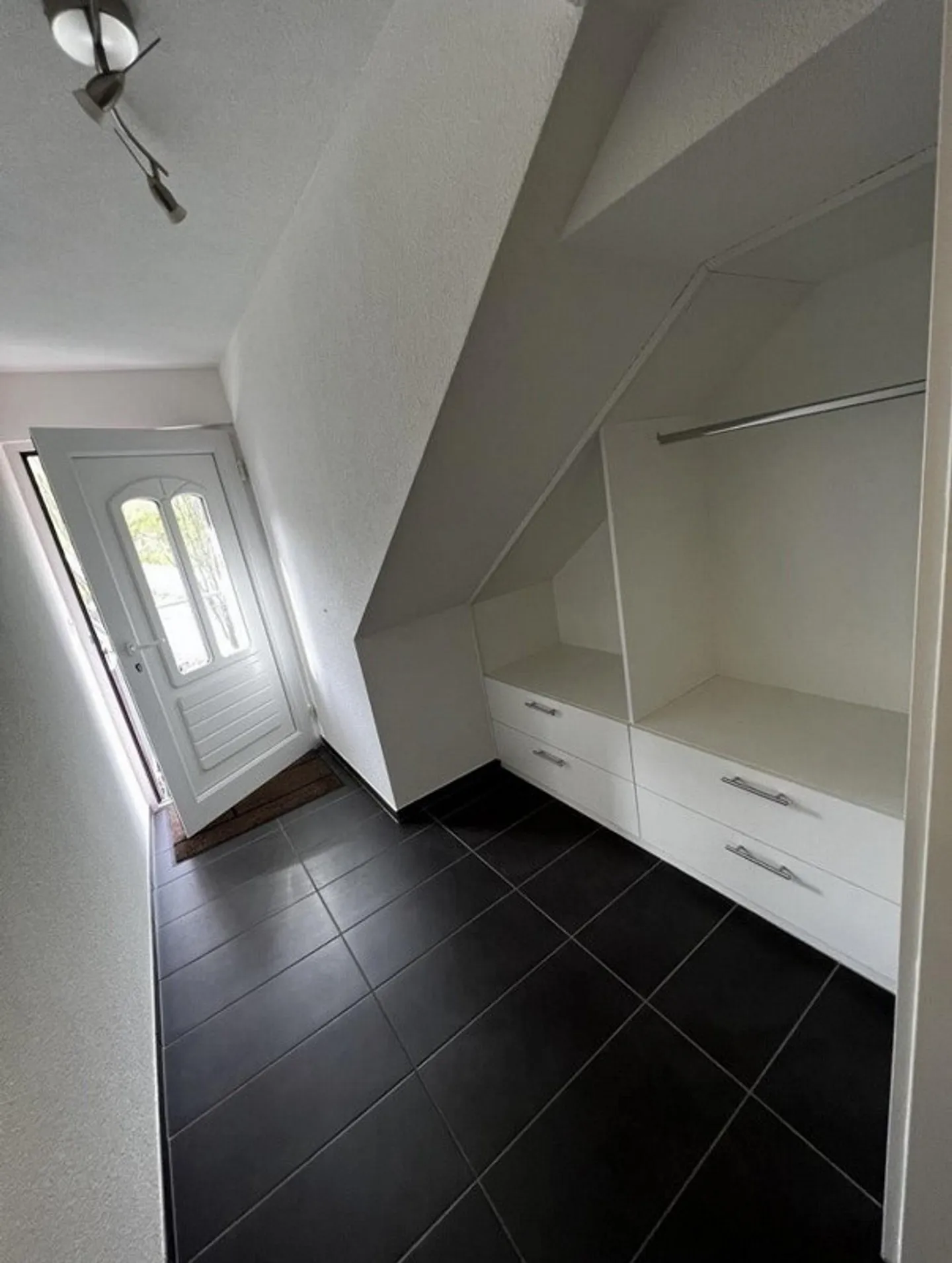 3.5 Room Apartment - Photo 2 of 10