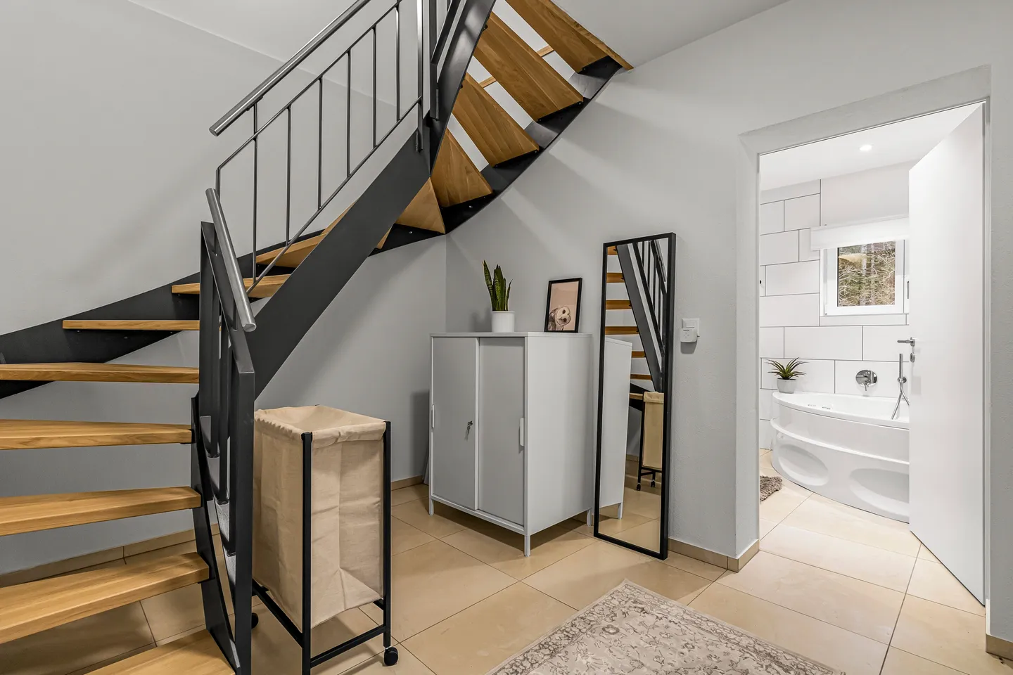 Modern Family Home in Goldiwil - Photo 10 of 13