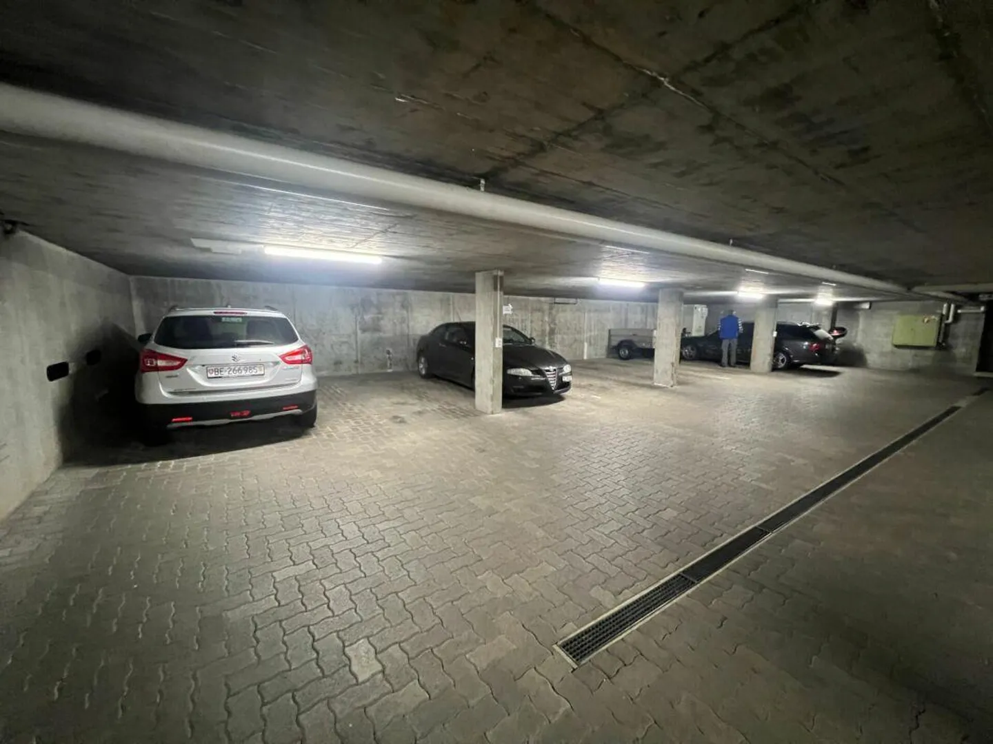 Places de parking et places de garage - Photo 3 sur 11