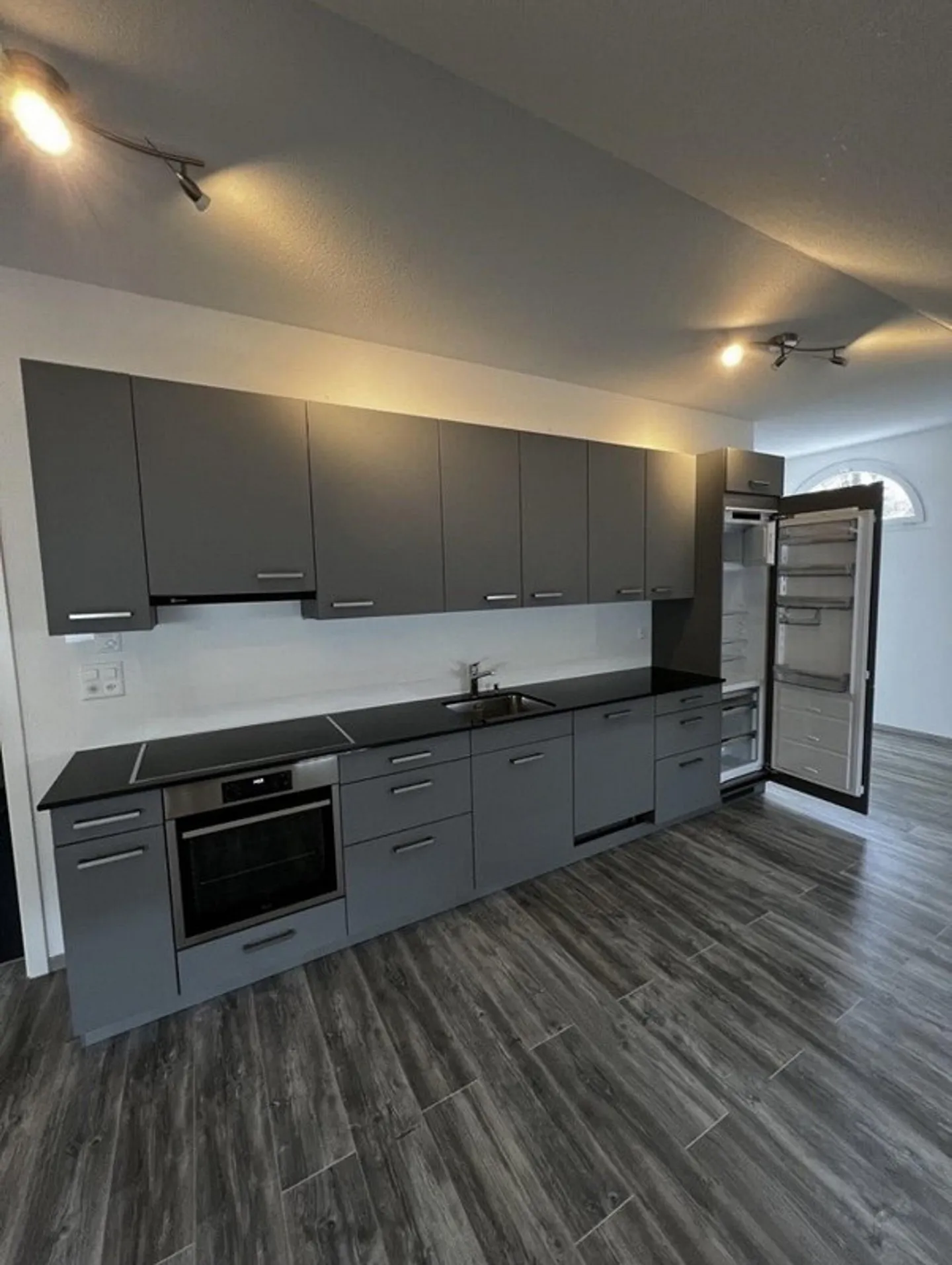 3.5 Room Apartment - Photo 4 of 10