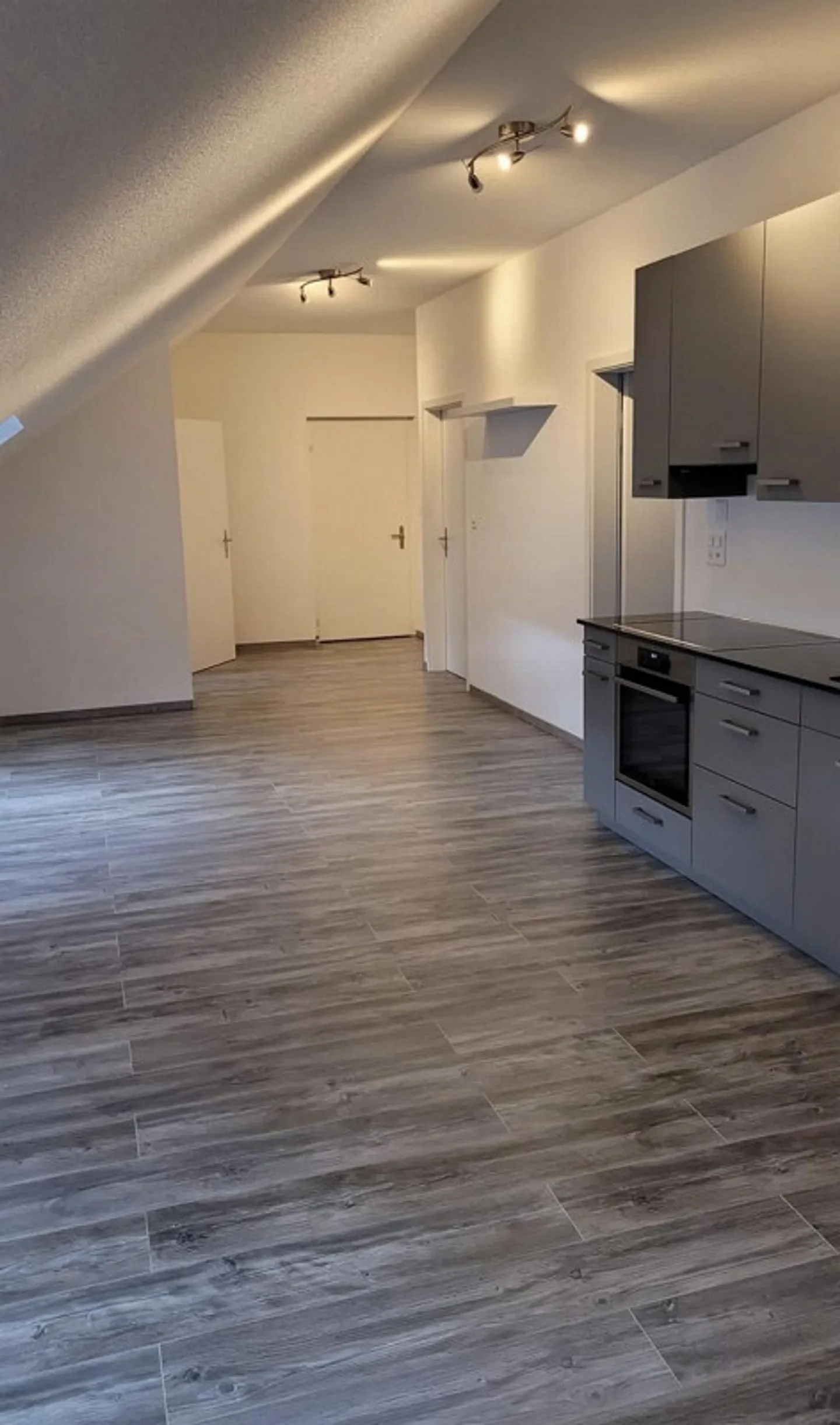 3.5 Room Apartment - Photo 5 of 10