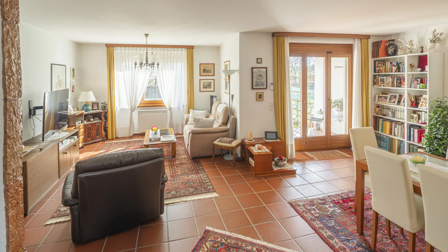 Spacious, well-kept and sunny - Photo 2 of 5