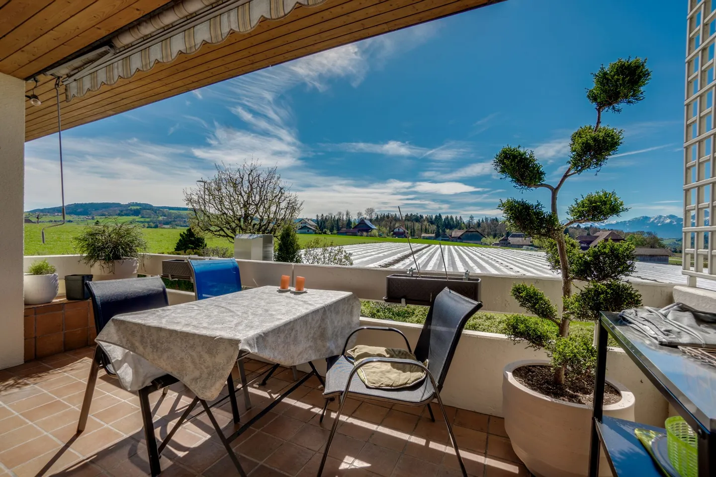 Appartamento da sogno di 4,5 stanze in un complesso residenziale tranquillo e ben curato - Foto 8 di 13
