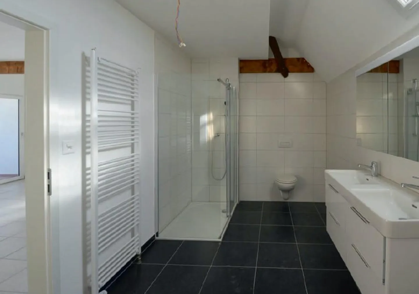 Moderne 3,5 Zimmer Dachwohnung mit Balkon und grossem Dachraum - Foto 2 von 8