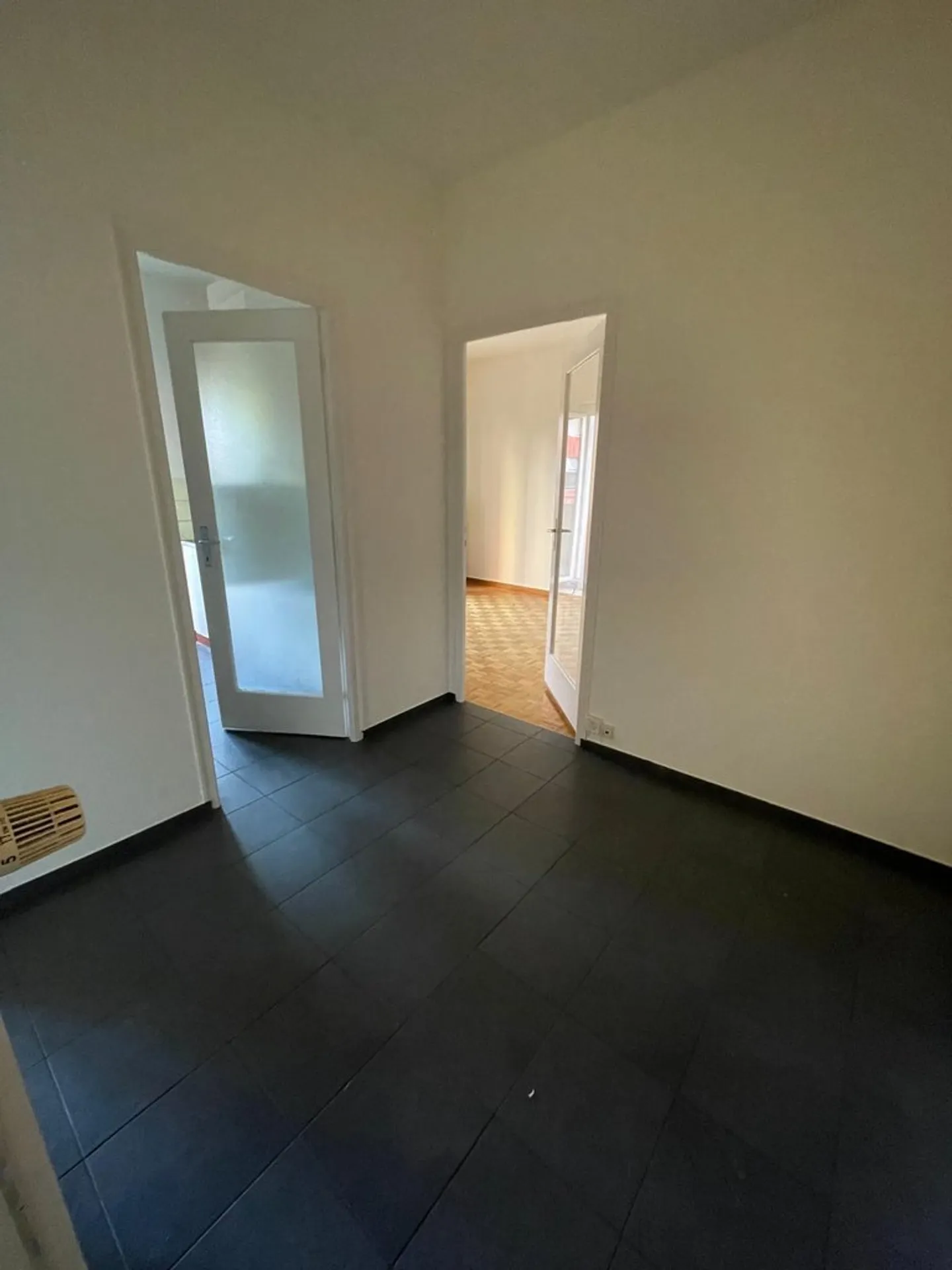 Charmant Appartement au Rez-de-Chaussée - Photo 3 sur 7