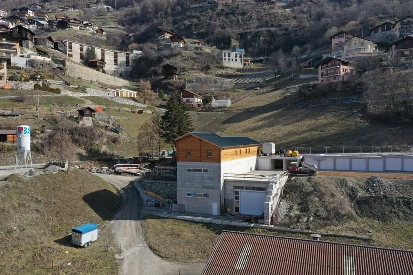 Ultimo piano: appartamento nuovo con grande terrazza - Foto 9 di 12