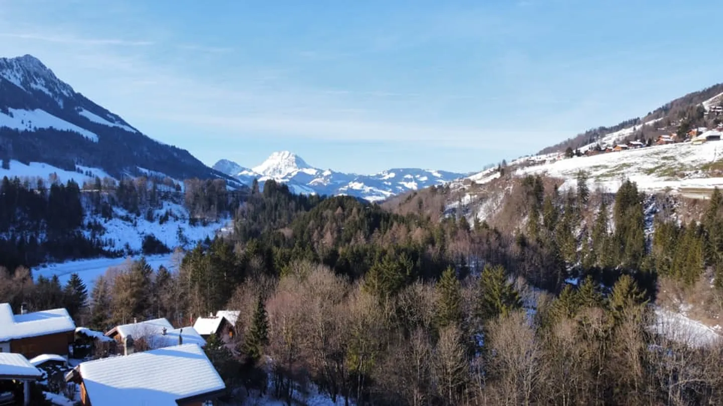 The charm of a chalet, the majesty of the mountains - Photo 2 of 10