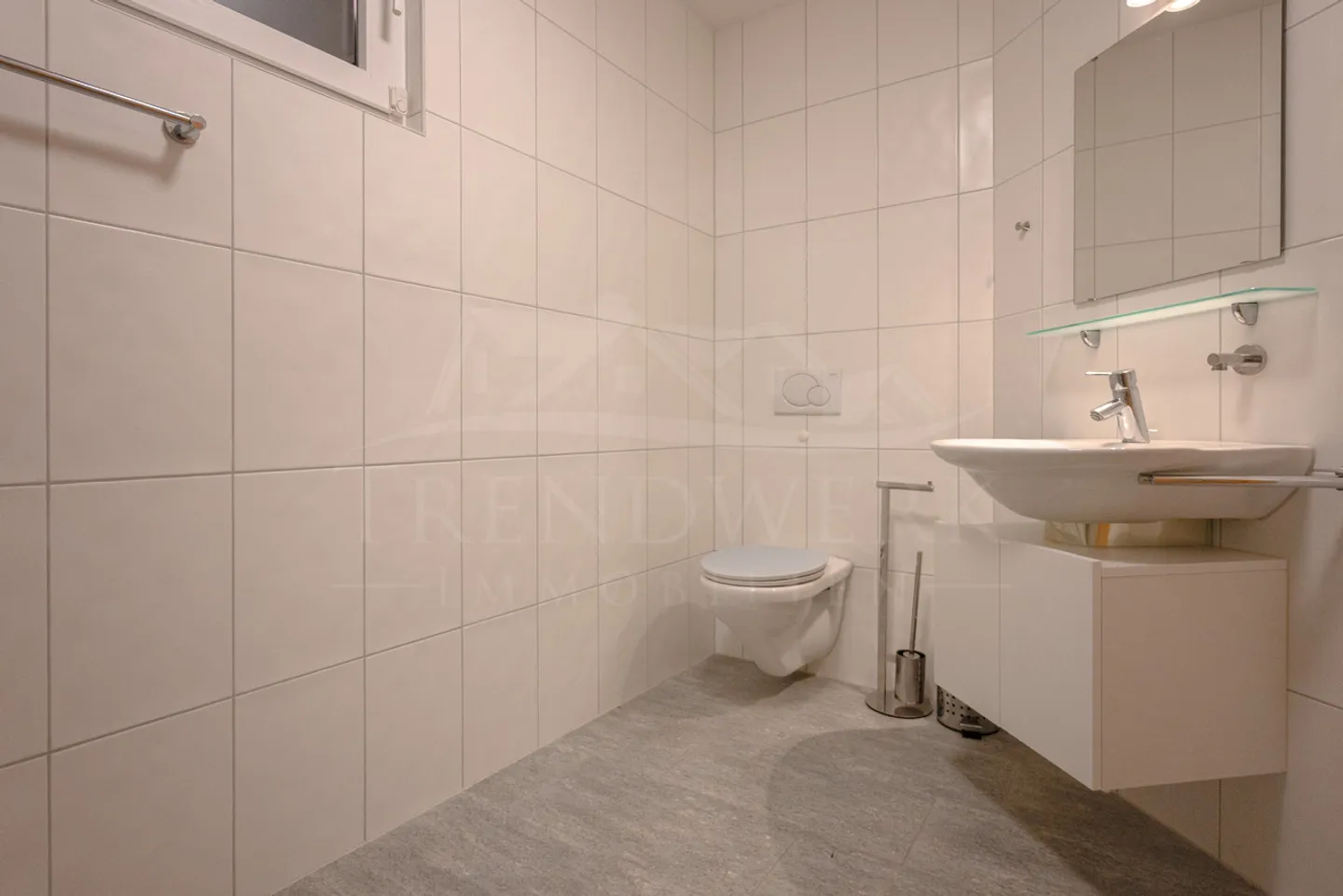 Casa unifamiliare di 7 stanze con molto spazio esterno a Niederscherli - Foto 3 di 10