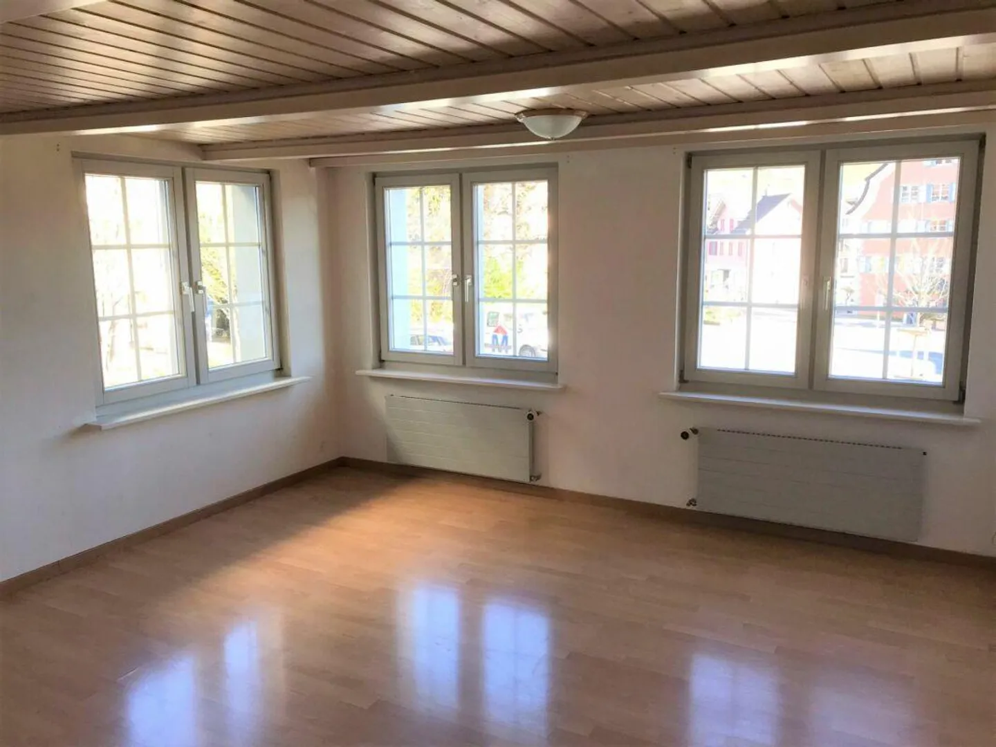 Cozy 2.5-room apartment with balcony - Photo 3 of 7