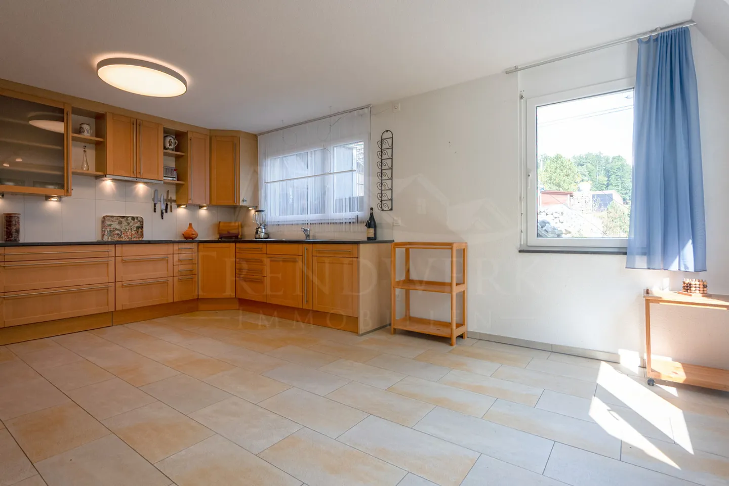 Casa unifamiliare di 7 stanze con molto spazio esterno a Niederscherli - Foto 5 di 10