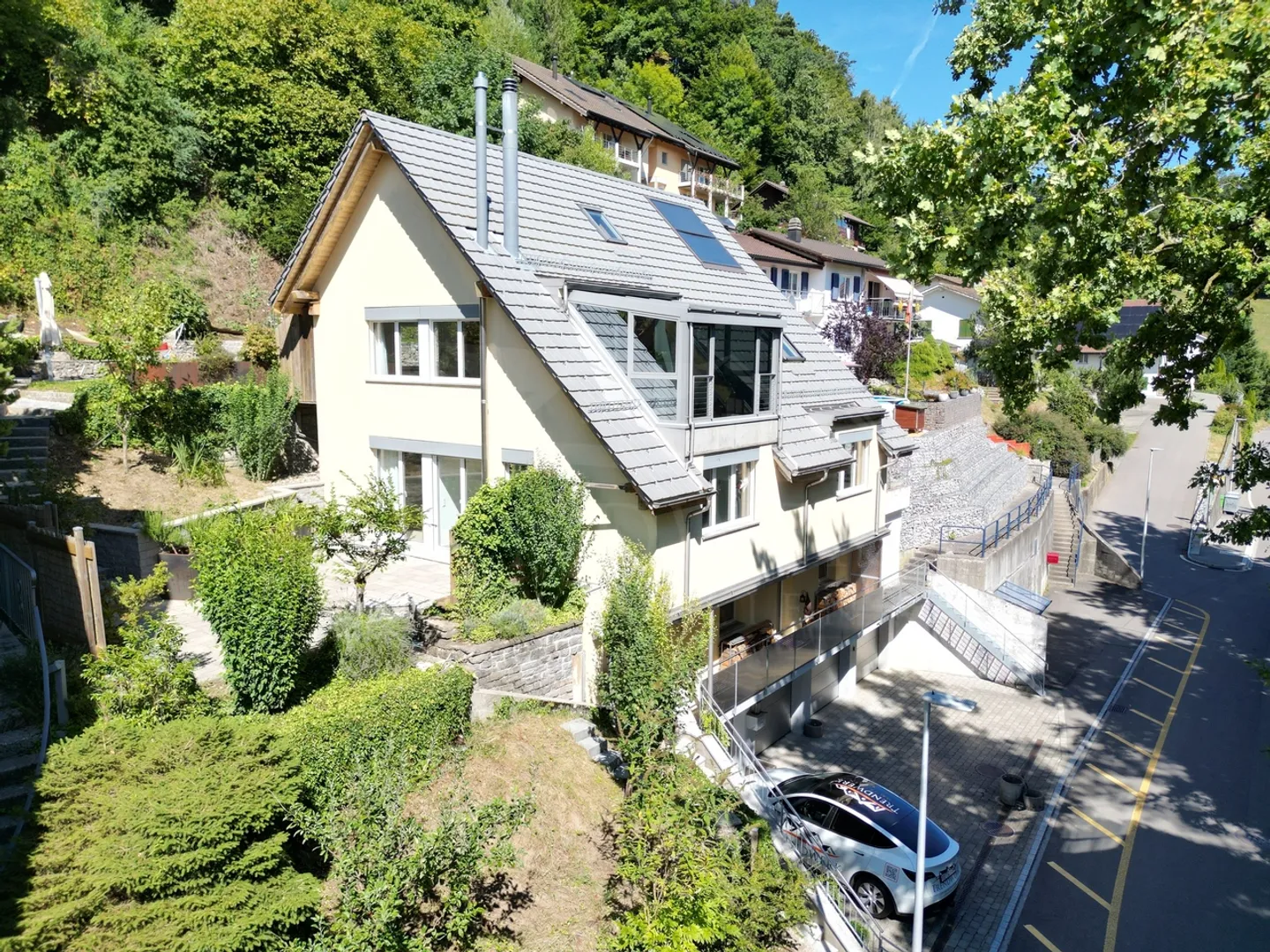 Casa unifamiliare di 7 stanze con molto spazio esterno a Niederscherli - Foto 1 di 10