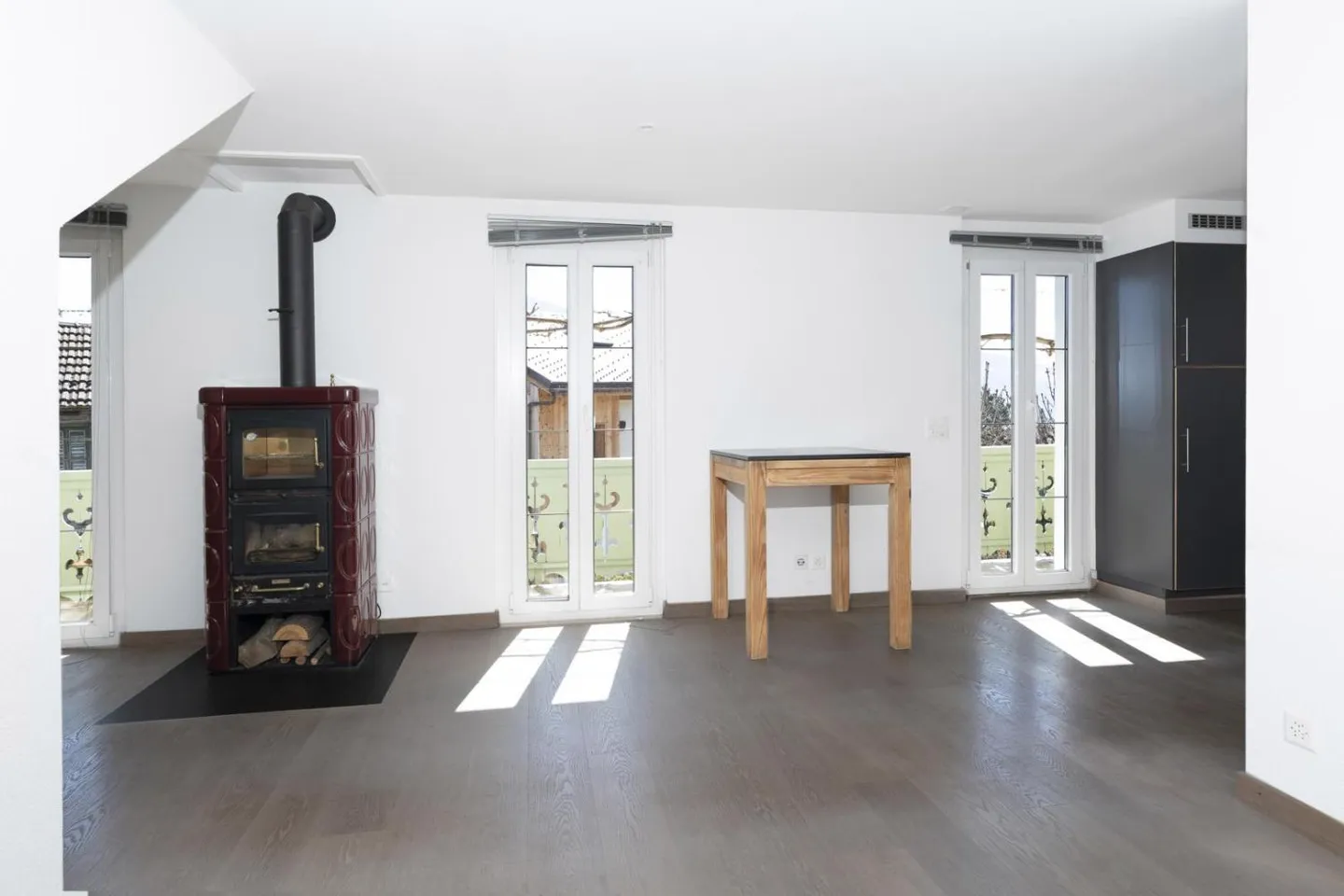 5.5 Room House - Photo 2 of 9