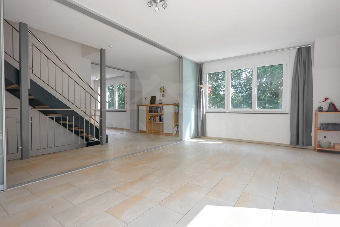 Casa unifamiliare di 7 stanze con molto spazio esterno a Niederscherli - Foto 6 di 10