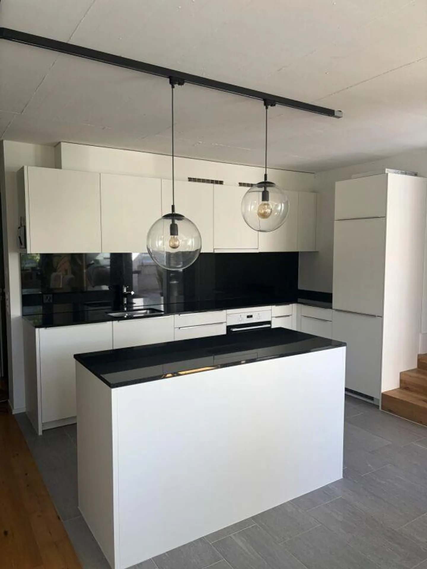 Not just any 5.5-room apartment - Yours! - Photo 2 of 10