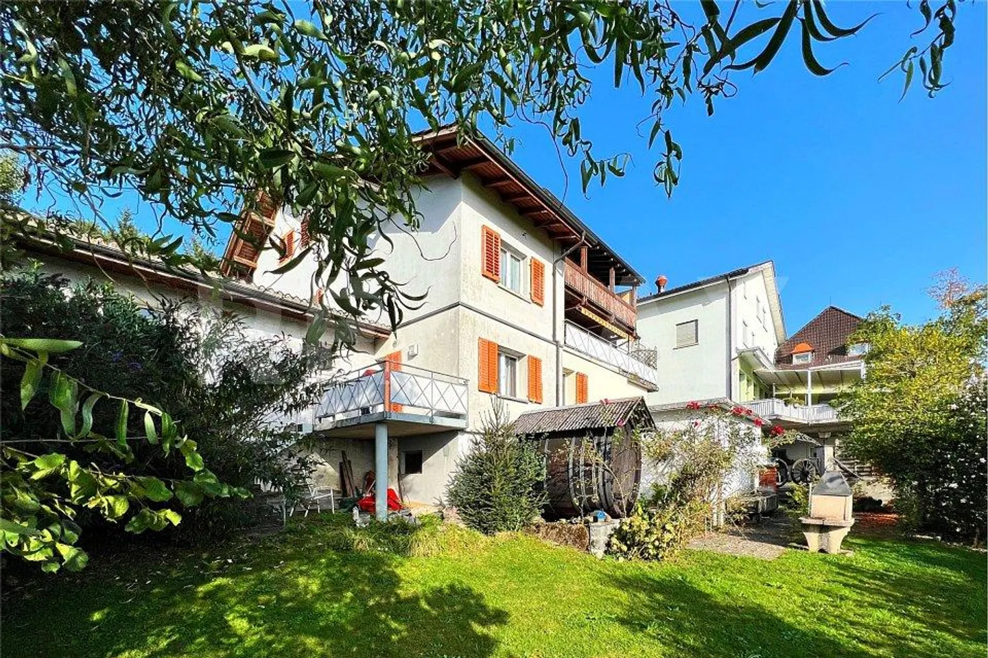 Maison intergénérationnelle avec trois appartements - Photo 2 sur 13