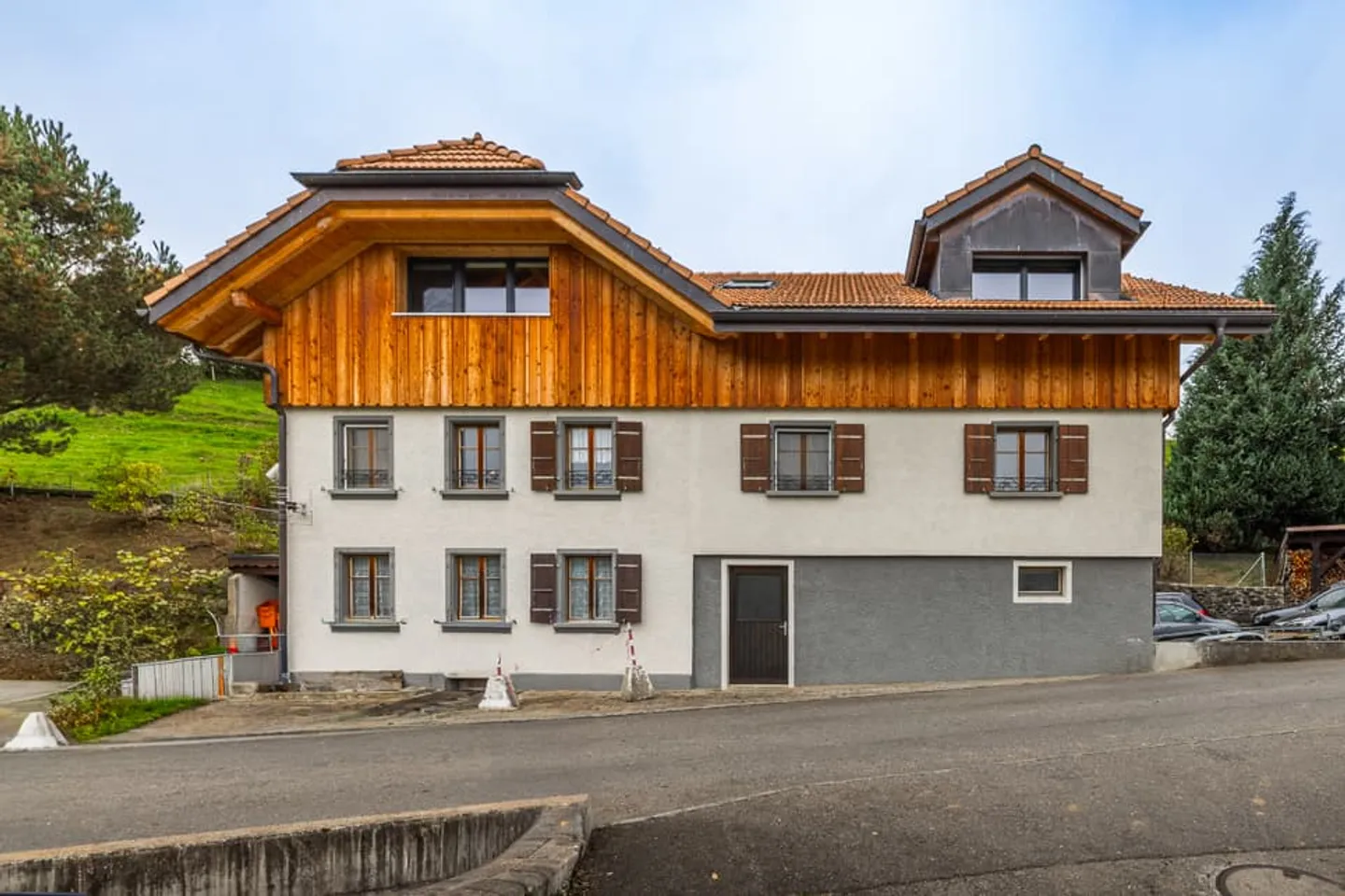 Bâtisse coup de coeur en zone agricole - Photo 2 sur 11