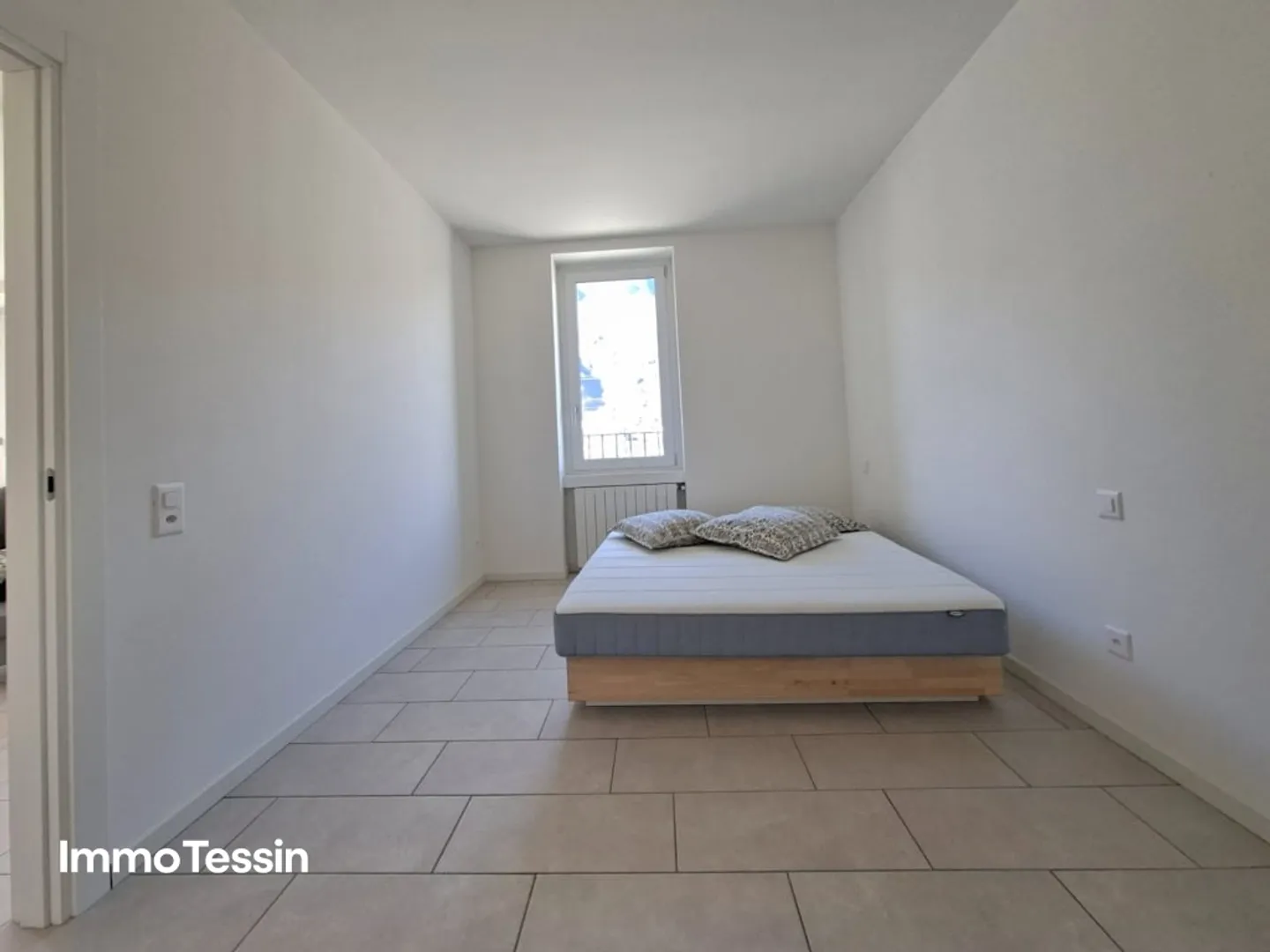 Posizione centrale direttamente sul Lago di Lugano, appartamento ristrutturato con vista lago e cortile privato di 40 m2 a pochi minuti da Lugano - Foto 12 di 13