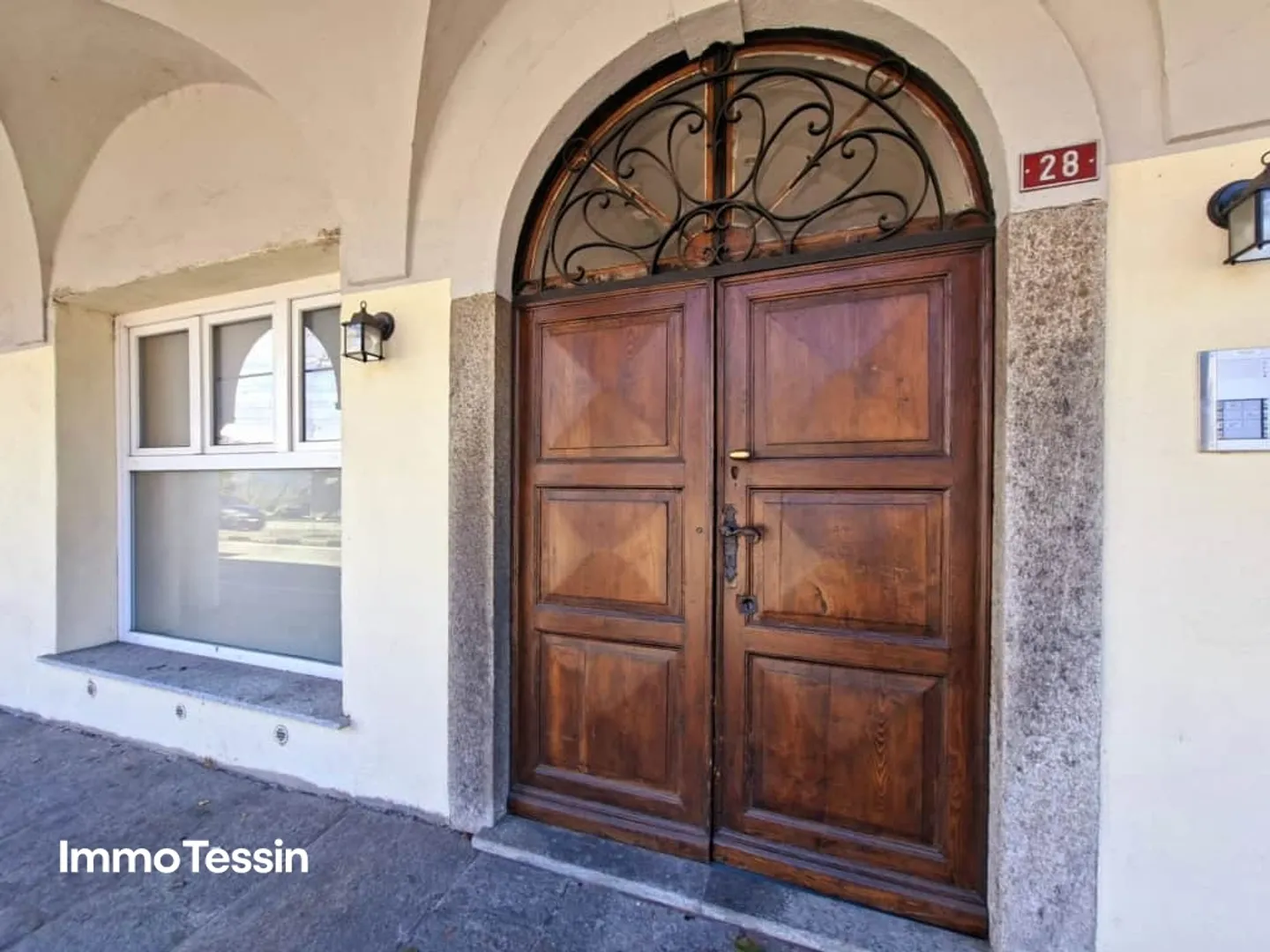 Posizione centrale direttamente sul Lago di Lugano, appartamento ristrutturato con vista lago e cortile privato di 40 m2 a pochi minuti da Lugano - Foto 6 di 13