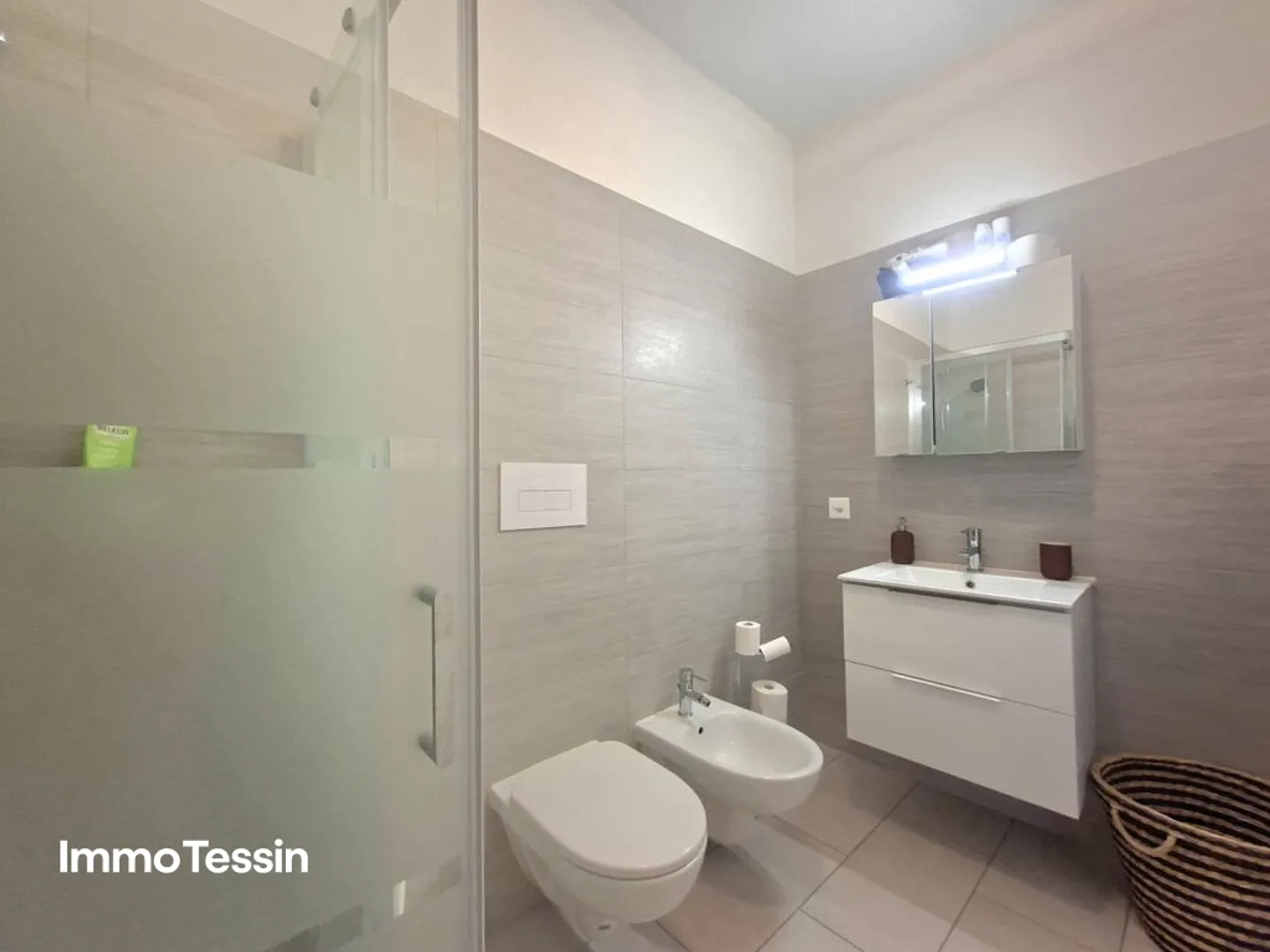 Posizione centrale direttamente sul Lago di Lugano, appartamento ristrutturato con vista lago e cortile privato di 40 m2 a pochi minuti da Lugano - Foto 13 di 13