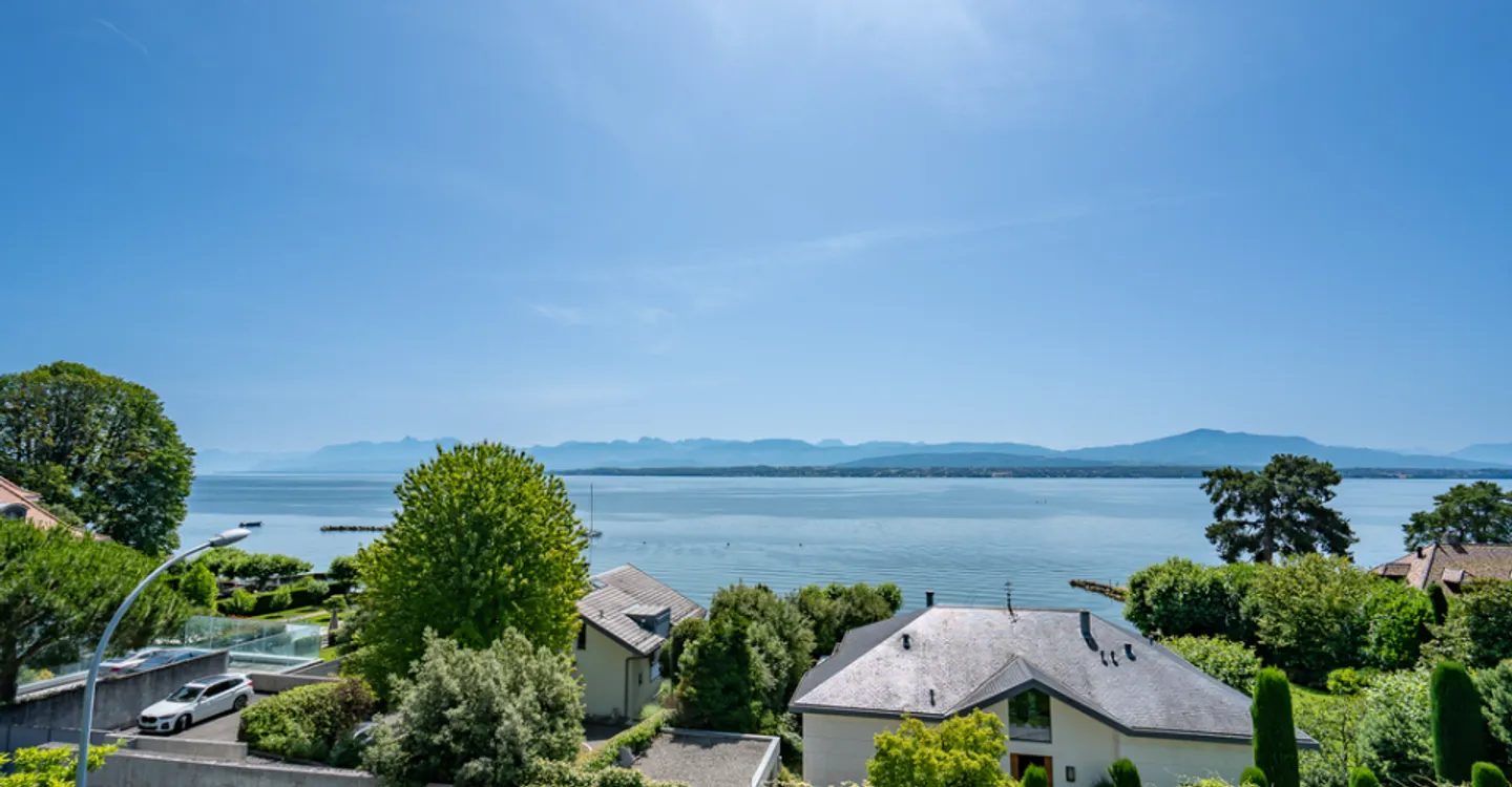 Luxury Apartments in Prangins - Photo 1 of 8