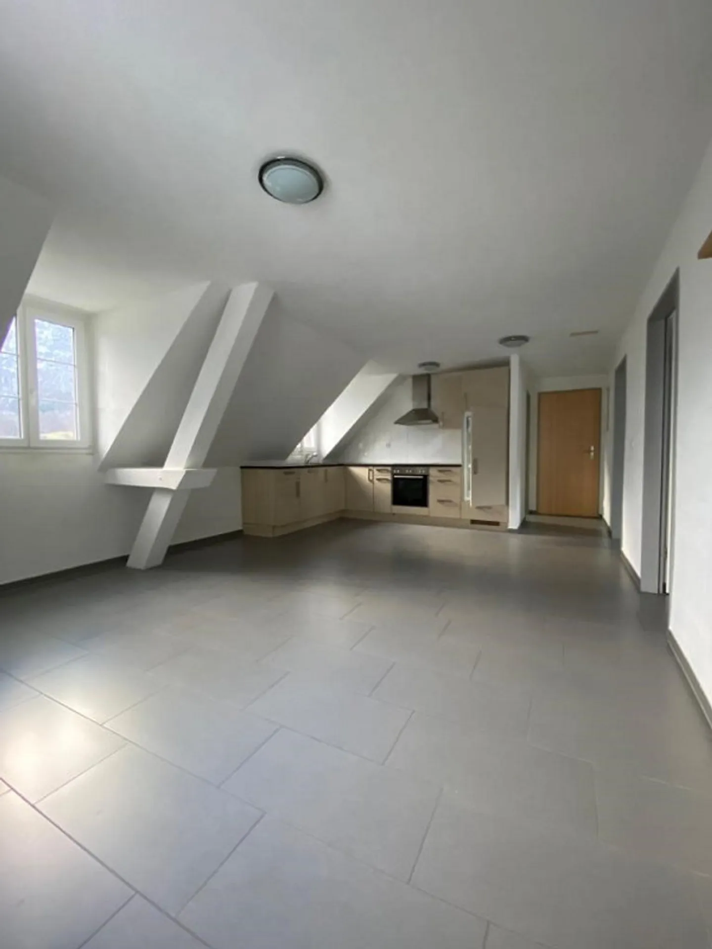 Belle appartement sous les combles de 3 pièces à Netstal - Photo 1 sur 9