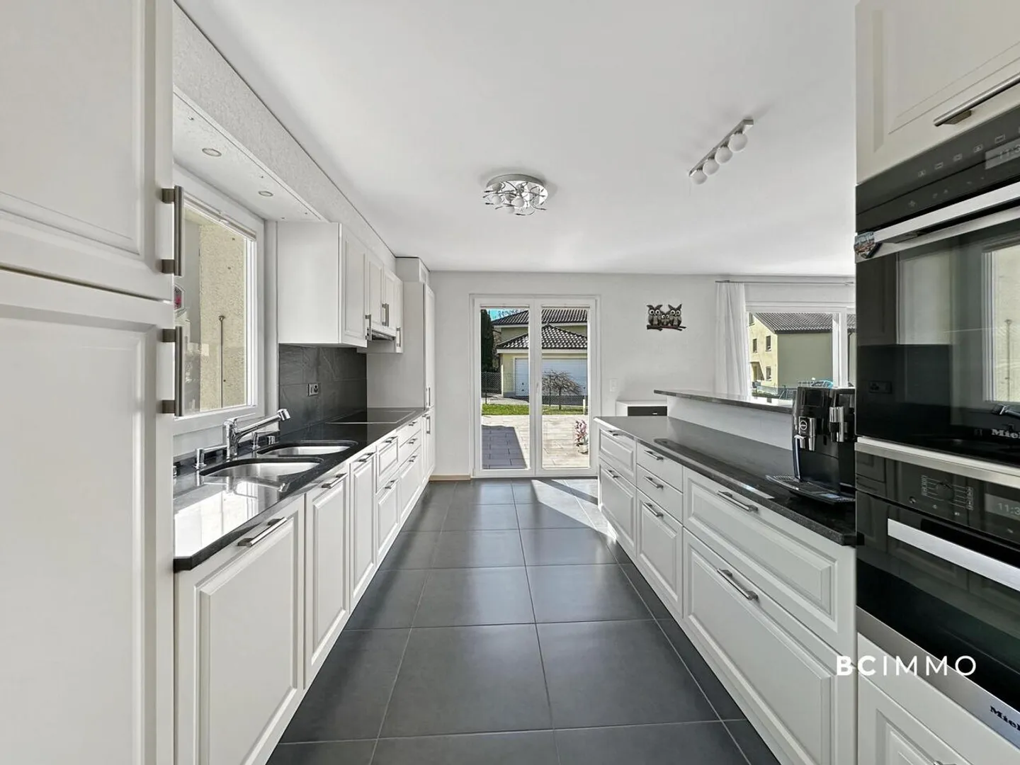 Volumen und Licht in einem privilegierten Rahmen - Foto 2 von 9