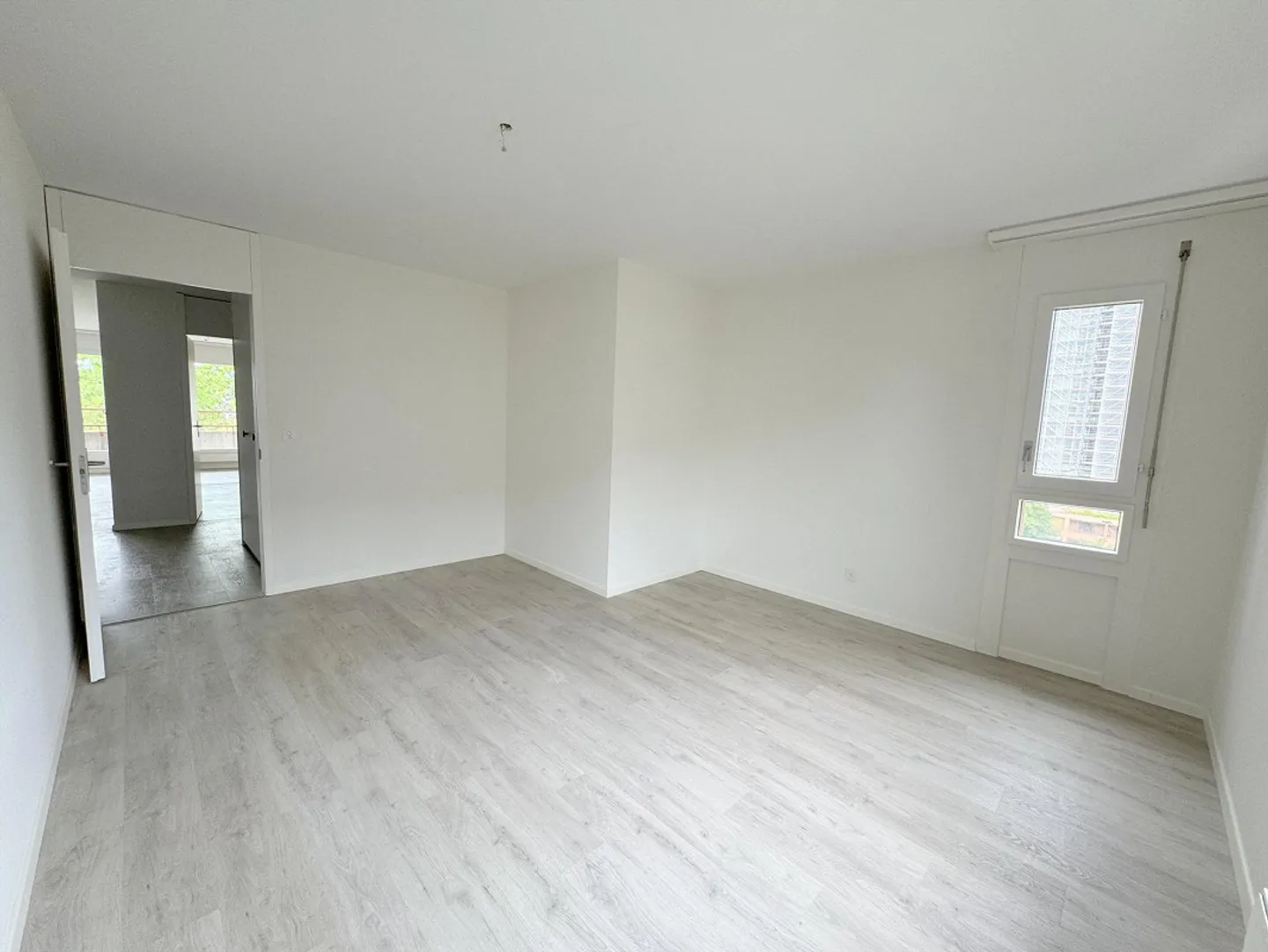 Sunny apartment with a view - Photo 6 of 12