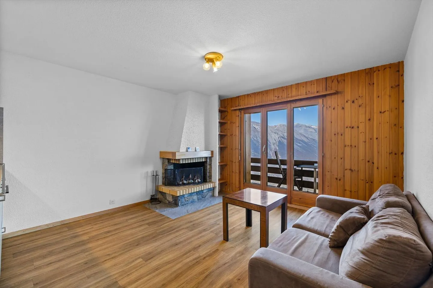 Crossing apartment with a view - Photo 4 of 13