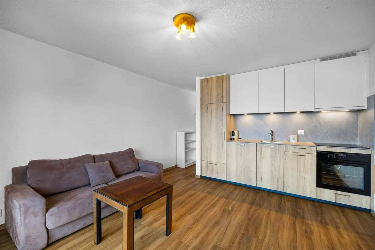 Crossing apartment with a view - Photo 8 of 13