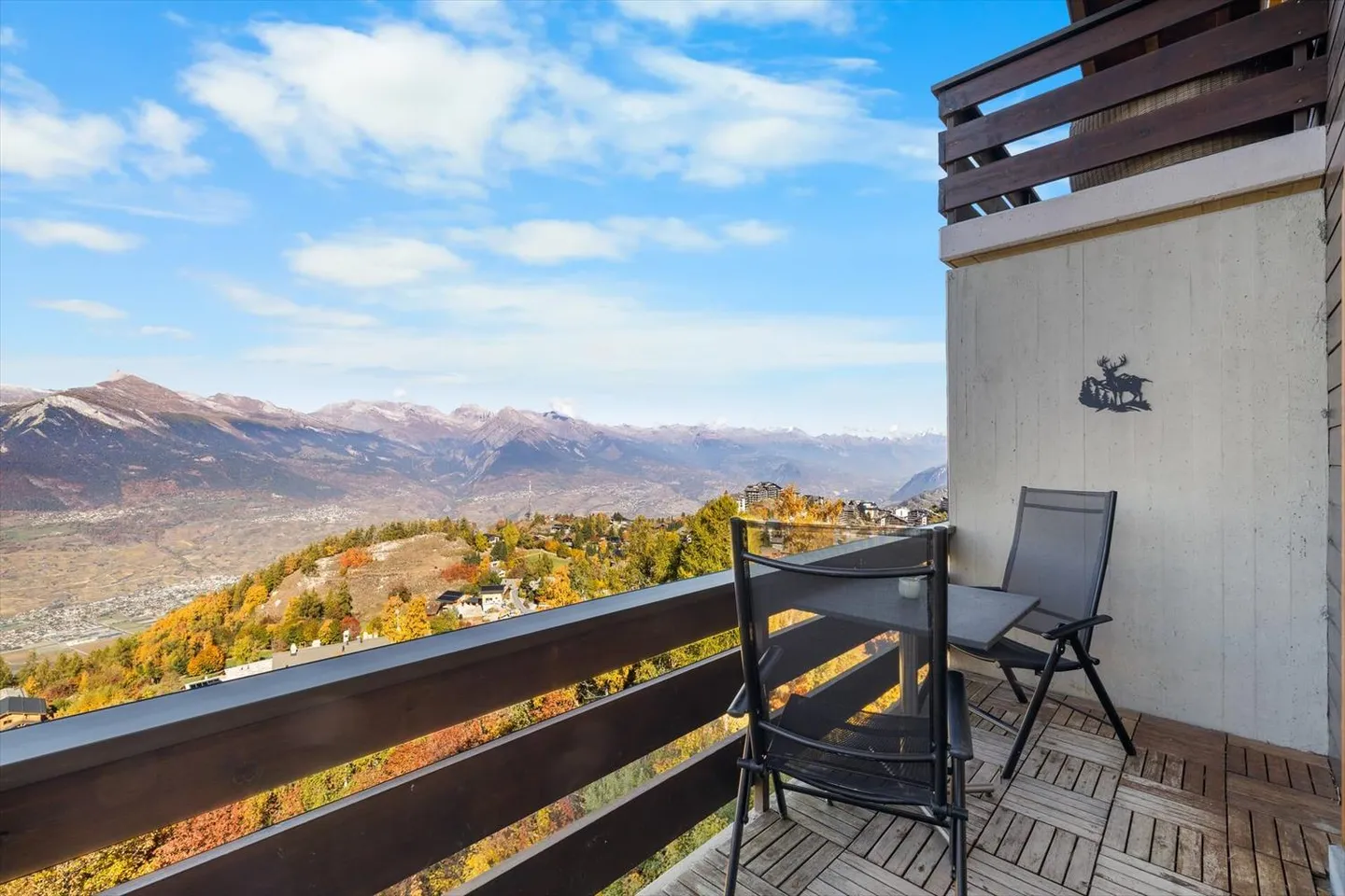 Crossing apartment with a view - Photo 9 of 13