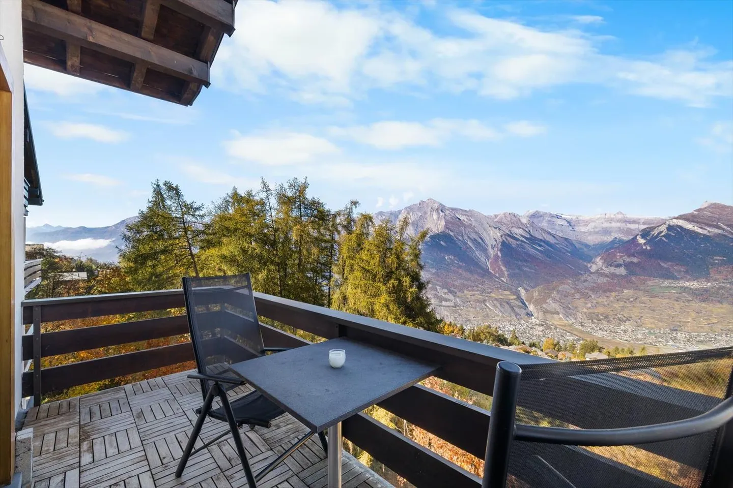 Crossing apartment with a view - Photo 10 of 13