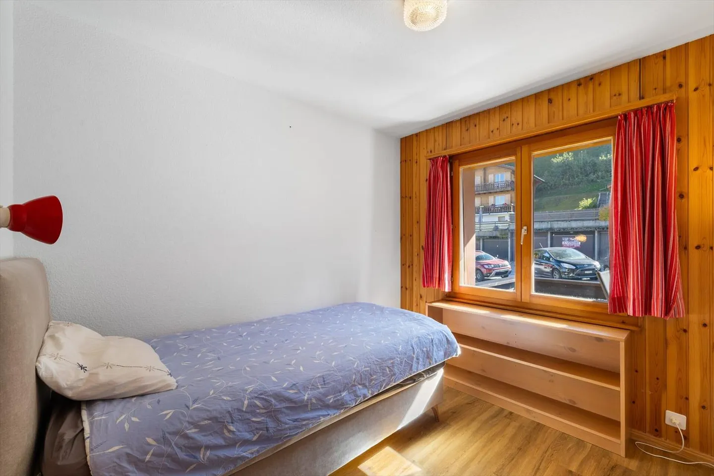 Crossing apartment with a view - Photo 11 of 13