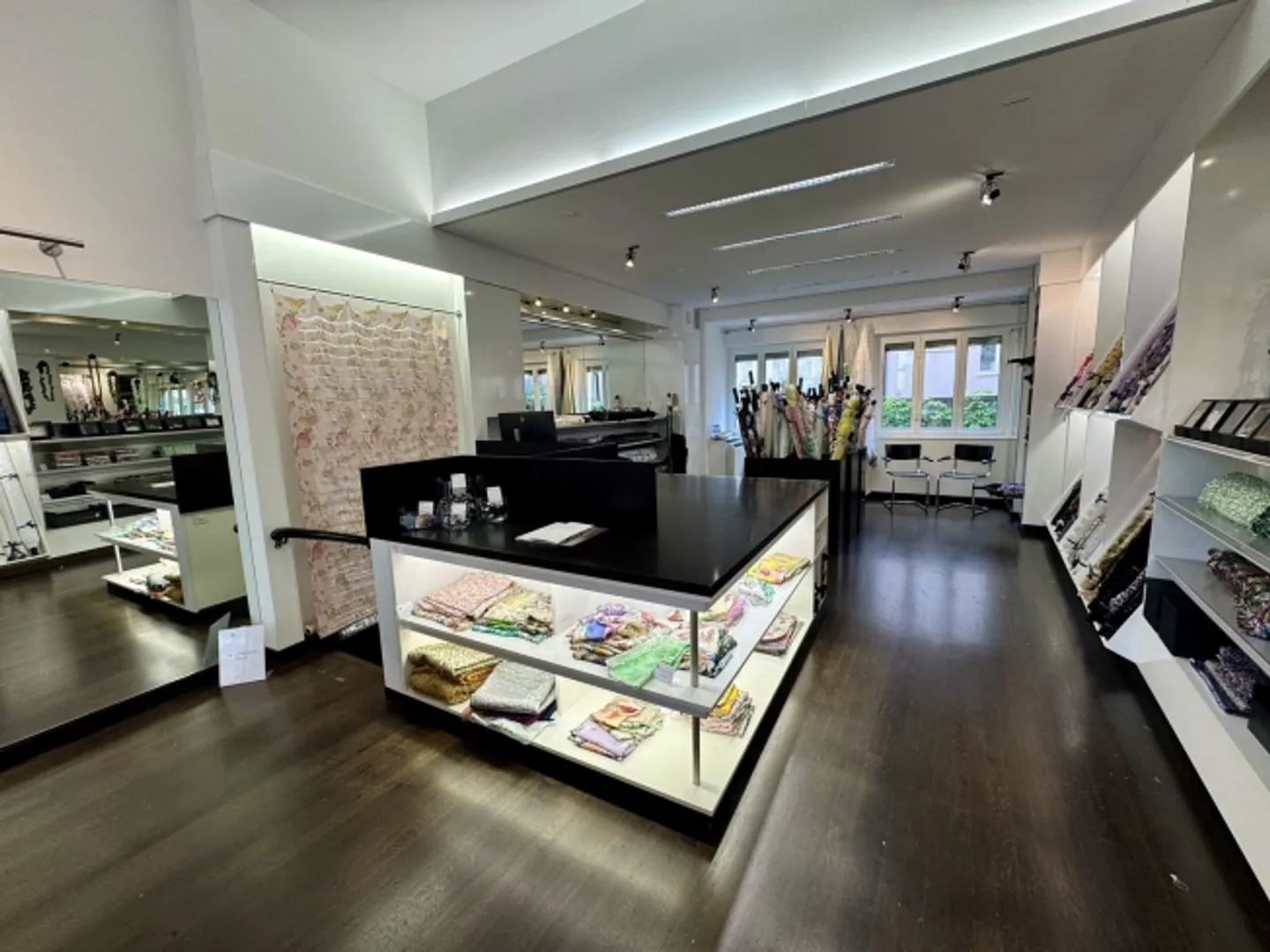 Boutique di charme nella città vecchia perfetta per marchi affermati - Foto 5 di 8