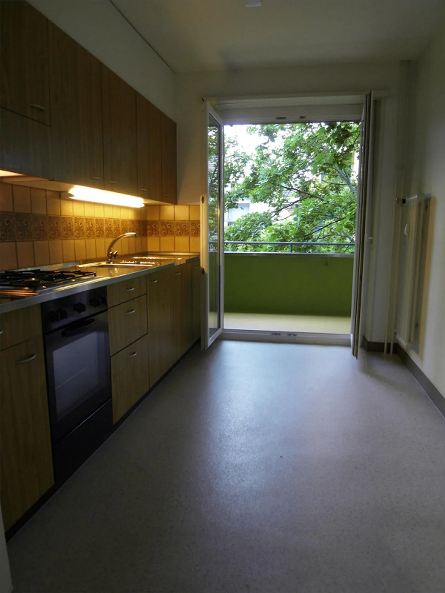 Quiet sunny 2.5 room apartment in Kleinhüningen - Photo 3 of 6