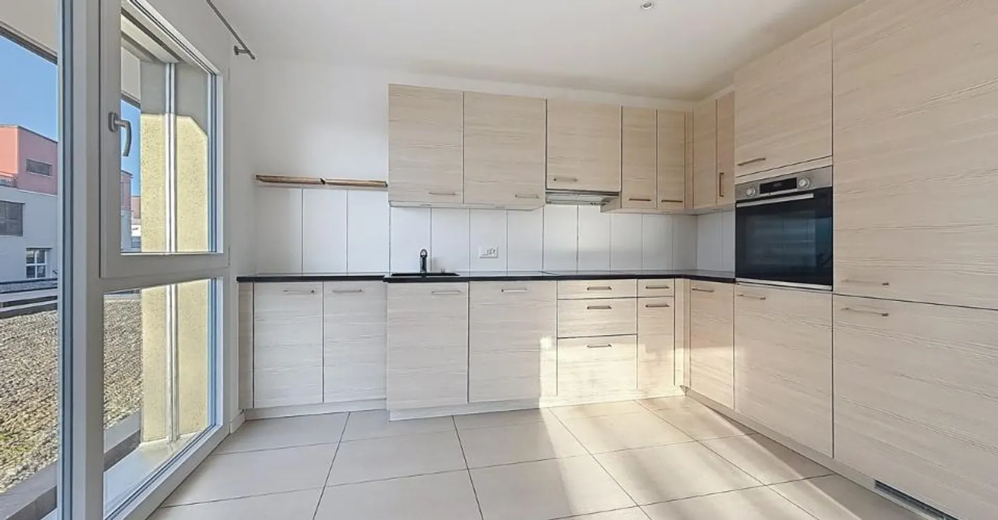 4 ½ ROOMS - Close to amenities! - Photo 1 of 11