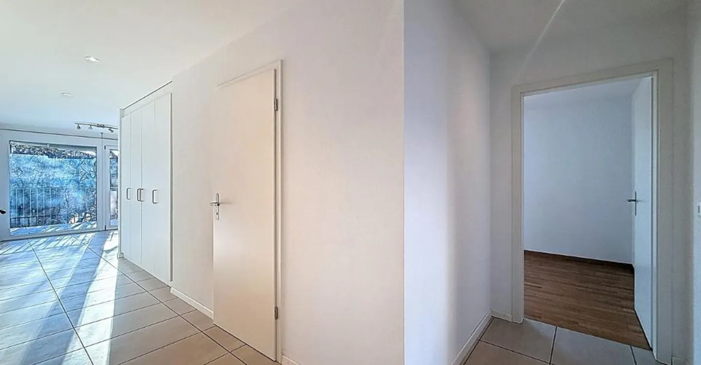 4 ½ ROOMS - Close to amenities! - Photo 10 of 11
