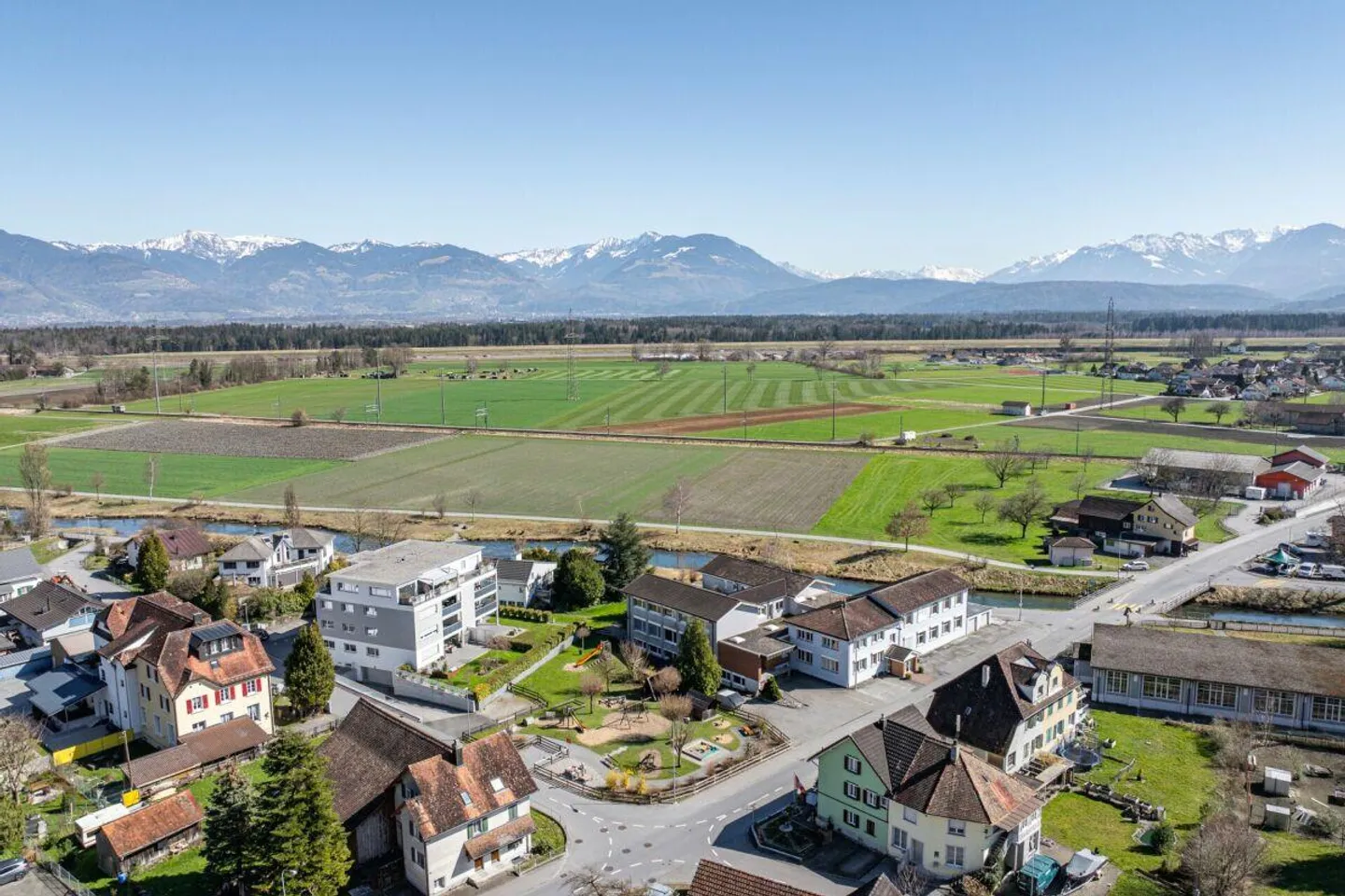 Proprietà commerciale con potenziale di sviluppo - Foto 2 di 15