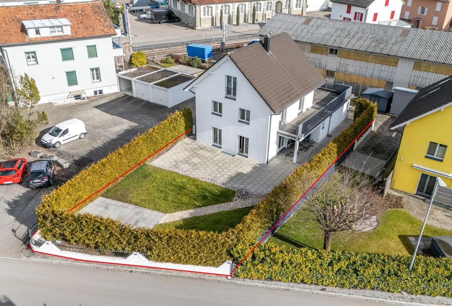 Casa unifamiliare moderna e indipendente con molto spazio per vivere, hobby e affari - Foto 1 di 29