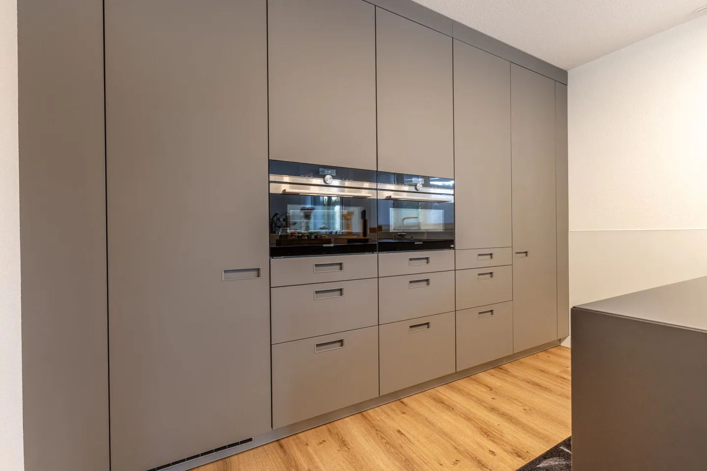 Casa unifamiliare moderna e indipendente con molto spazio per vivere, hobby e affari - Foto 8 di 29