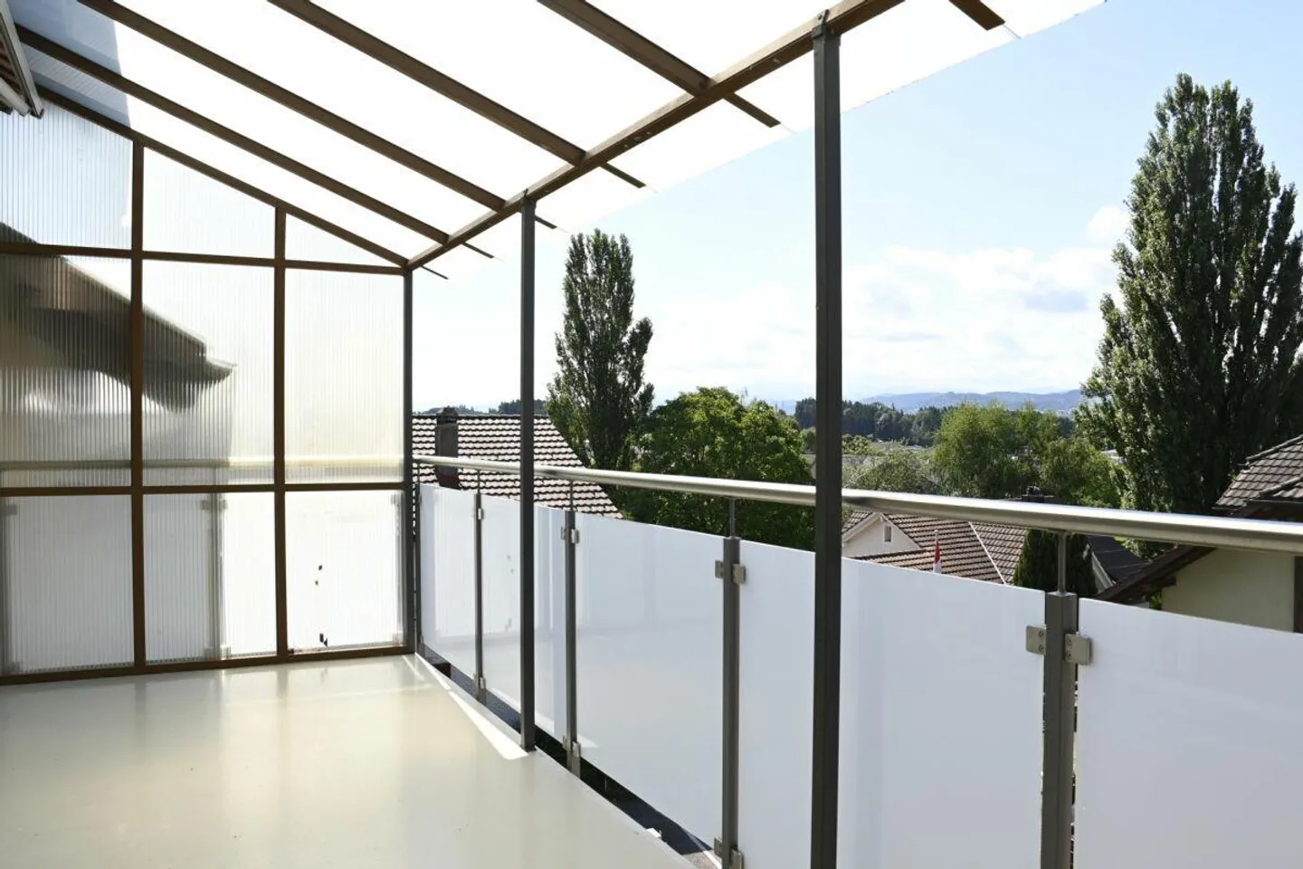 Attractive 5.5-room penthouse apartment with fireplace in Zuzwil - available immediately - Photo 6 of 6