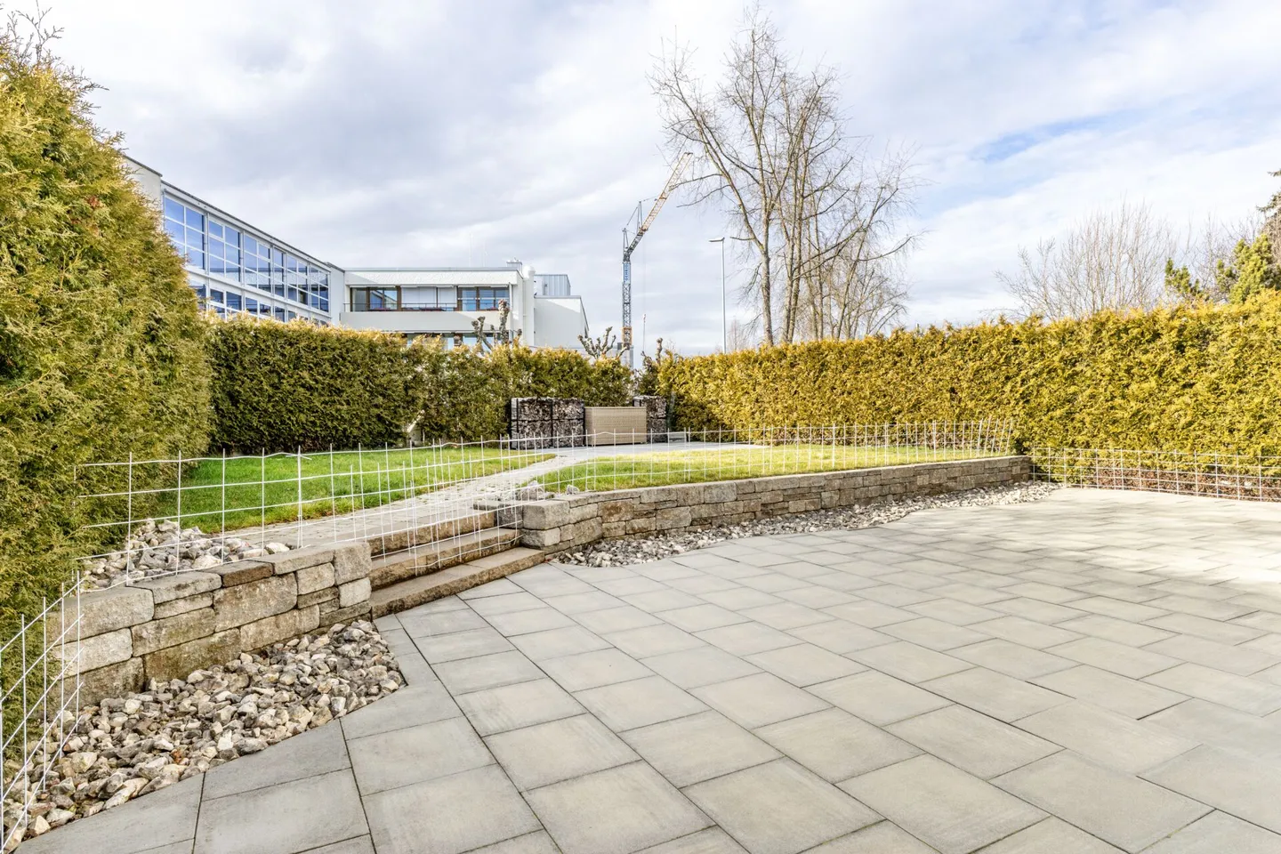 Casa unifamiliare moderna e indipendente con molto spazio per vivere, hobby e affari - Foto 11 di 29