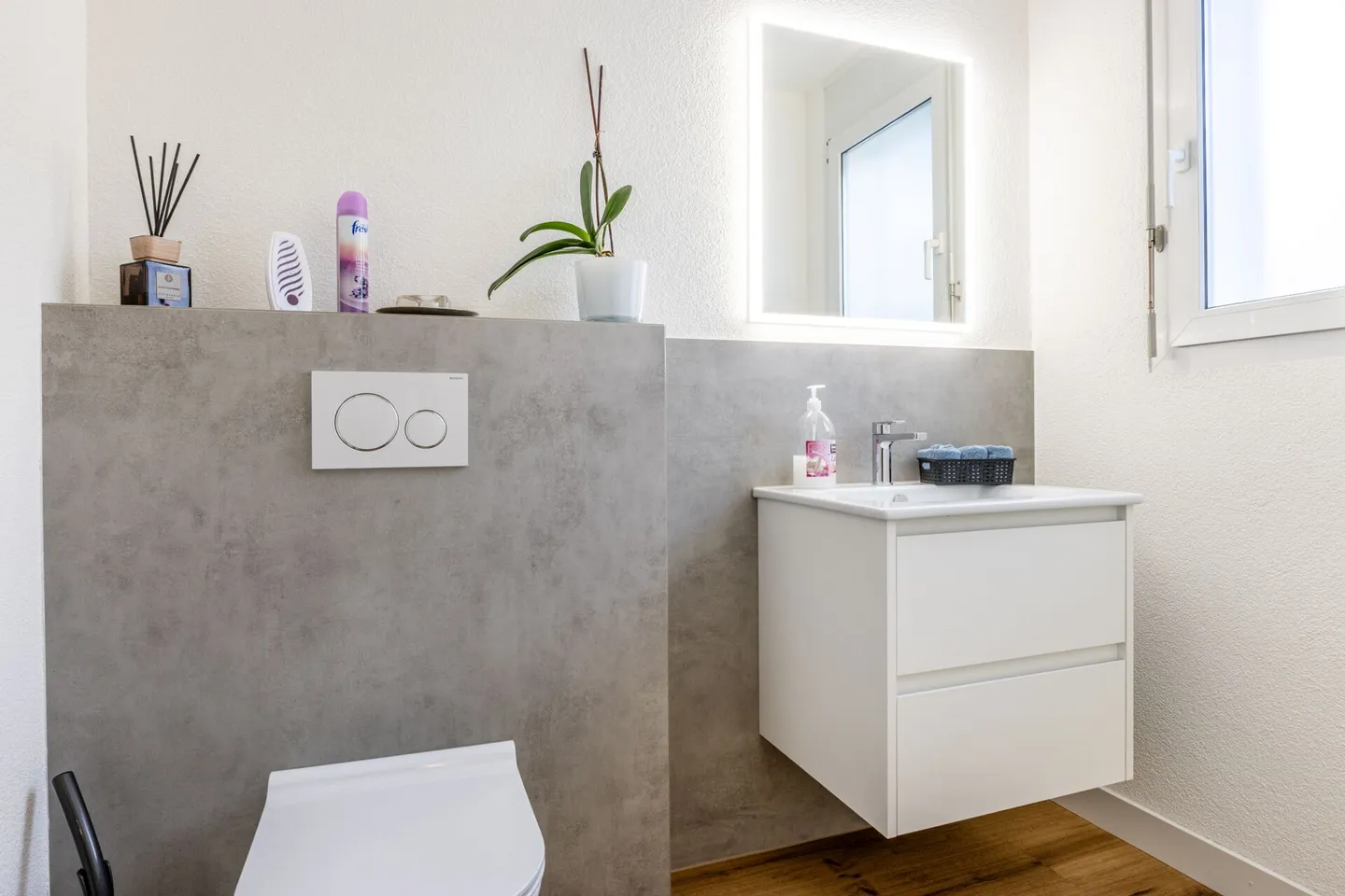 Casa unifamiliare moderna e indipendente con molto spazio per vivere, hobby e affari - Foto 12 di 29