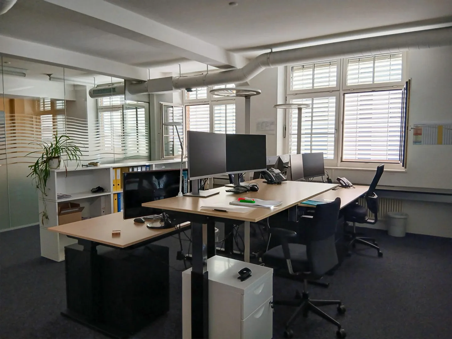 Spazi commerciali diversificati in affitto in una posizione privilegiata a Uster! - Foto 2 di 7