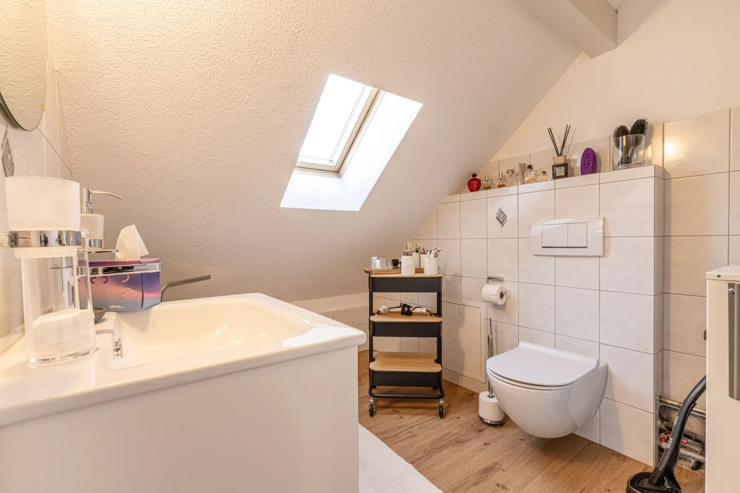 Casa unifamiliare moderna e indipendente con molto spazio per vivere, hobby e affari - Foto 19 di 29